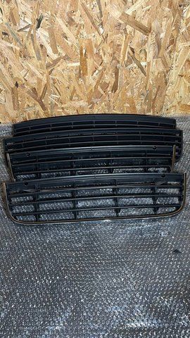 Central grilles for the front bumper of the Volkswagen Golf 5 (hatchback/station wagon)