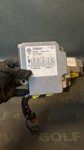 Блок керування подушками безпеки Airbag 1C0 909 605 F Volkswagen Golf 4 / Bora / Skoda Octavia Tour 000016 фото